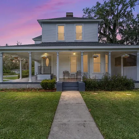Martin B- Historic District Apt With Pool